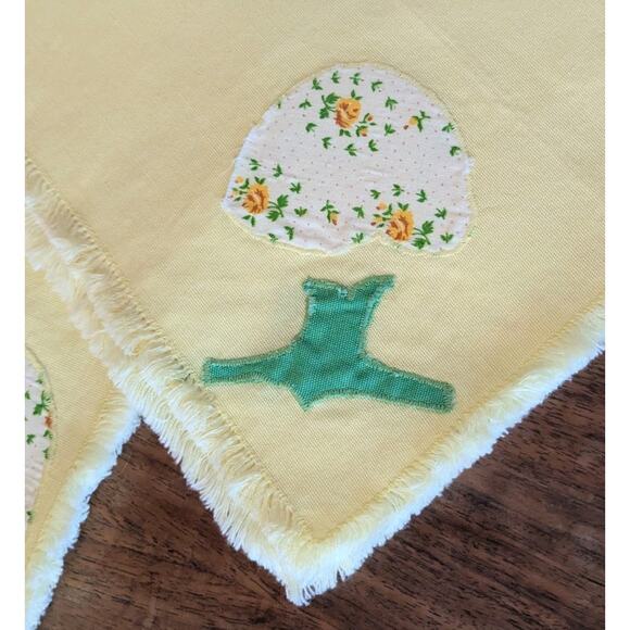 Vintage 70s Yellow Placemats Napkins Set of 4 Patchwork Mushrooms - Picture 4 of 11